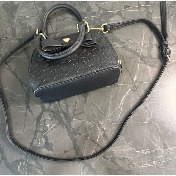 Betsey Johnson Black Skull Embossed Satchel & Crossbody Bag Set - Picture 4 of 9